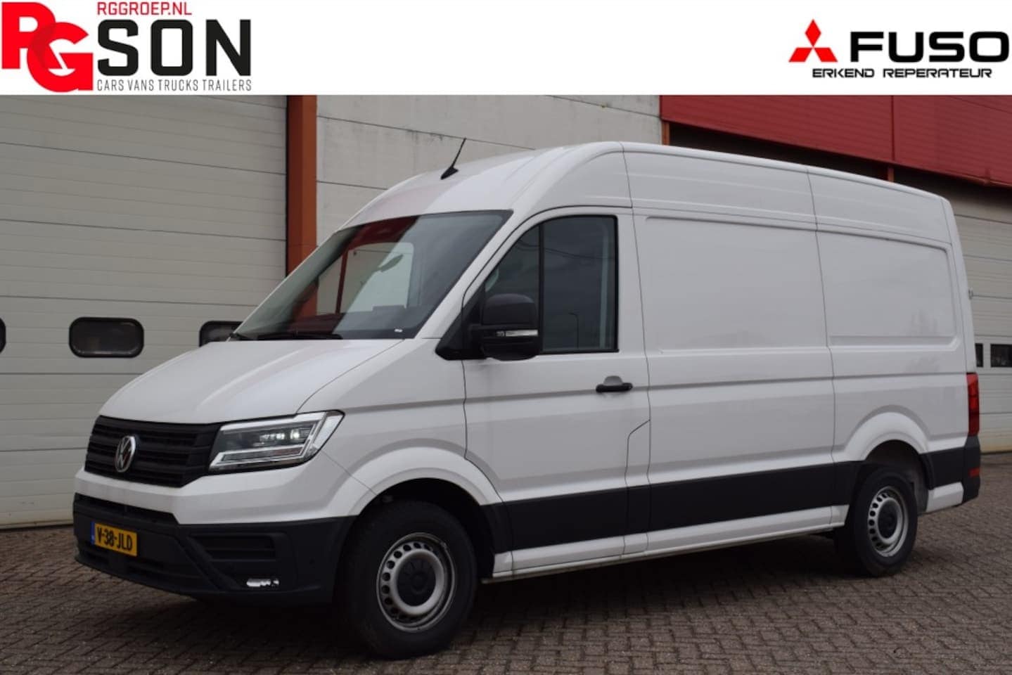 Volkswagen Crafter - 2.0 TDI L3H3 Highline MY25 AUTOMAAT LED TREKHAAK GEVEERDE STOEL - AutoWereld.nl