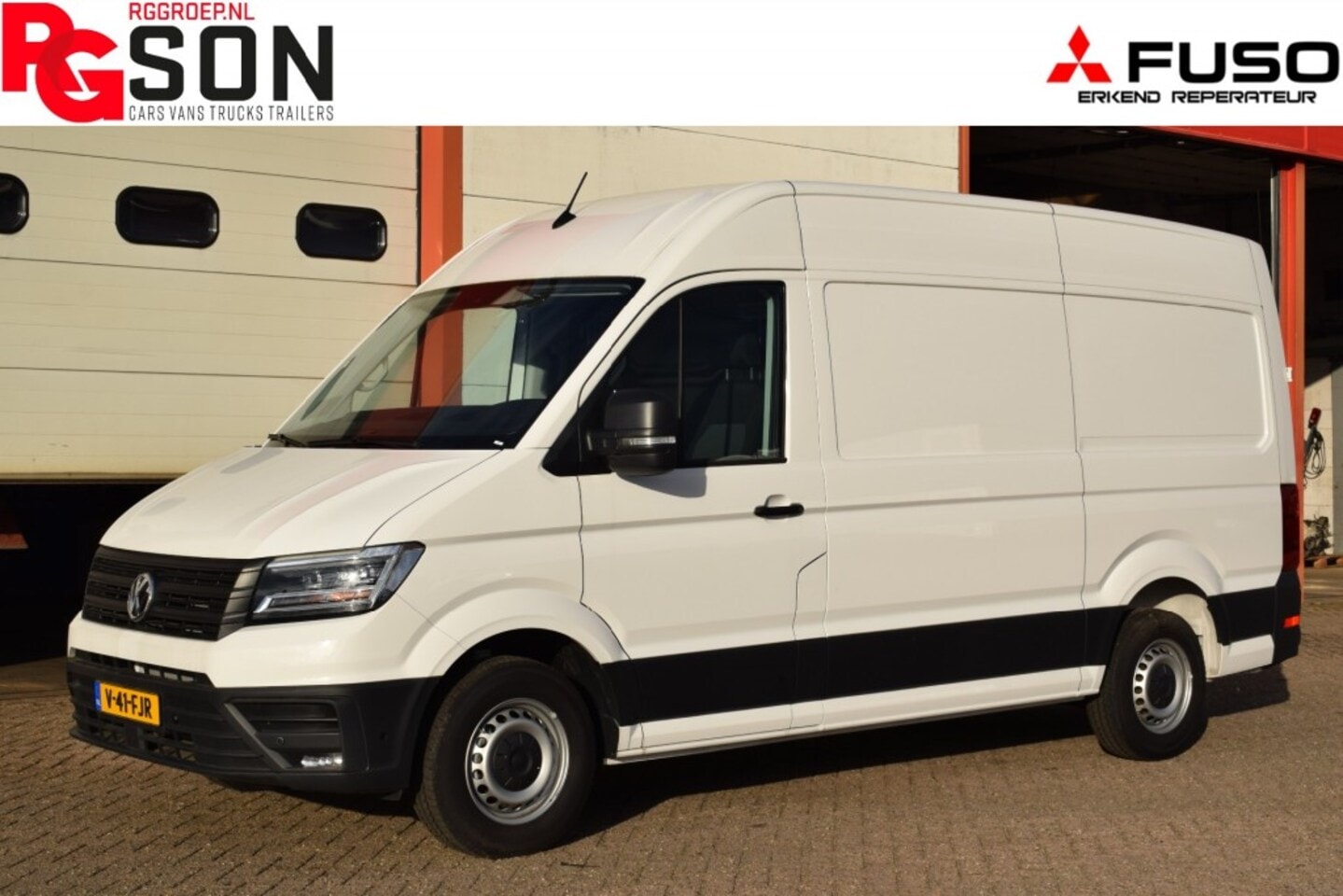 Volkswagen Crafter - 2.0 TDI L3H3 Highline 140 PK LED TREKHAAK NAVI BETIMMERING - AutoWereld.nl