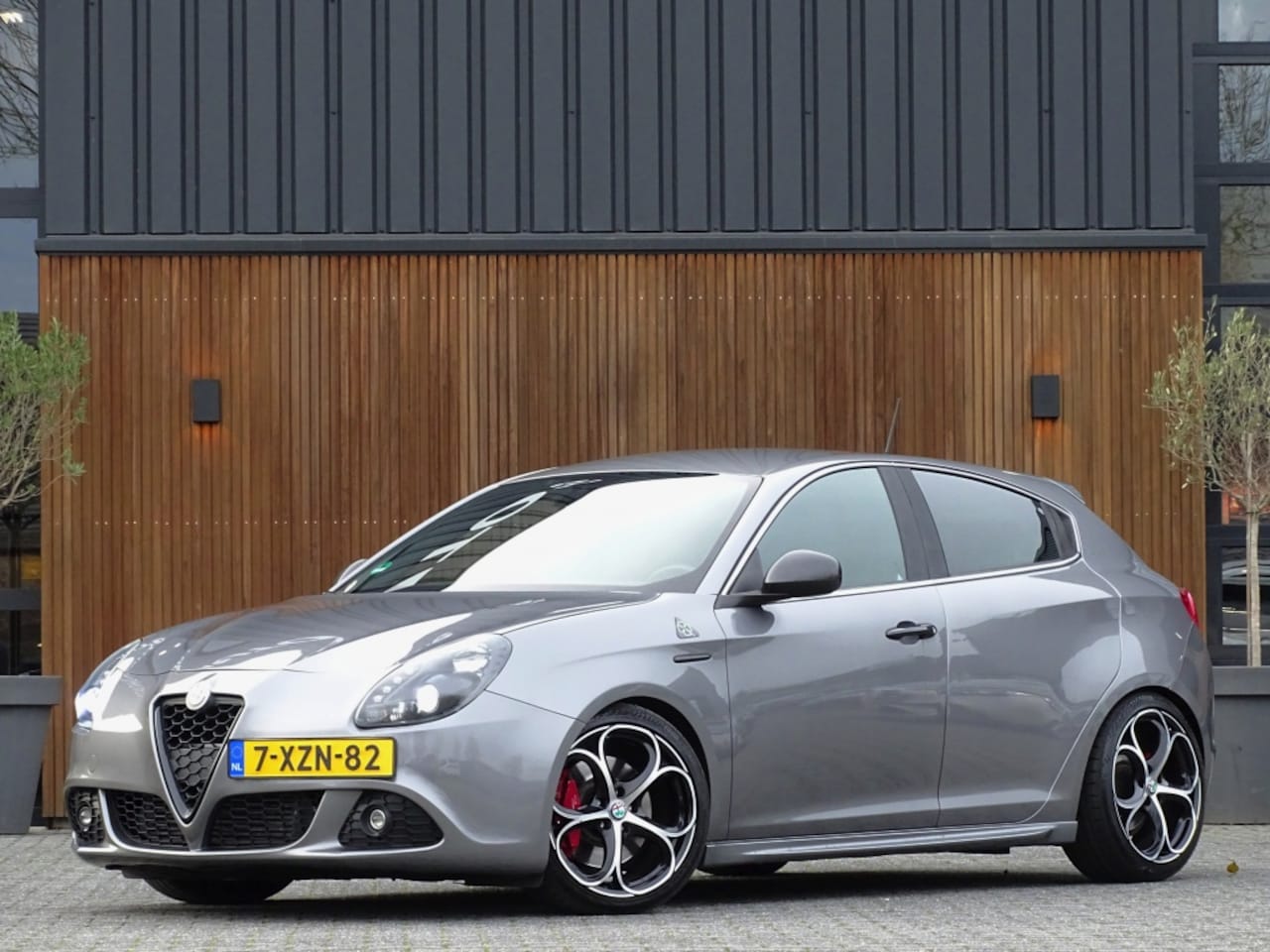 Alfa Romeo Giulietta - 1.7 TBi 241PK / Salsa Verde / Carbon / LED / *NAP* - AutoWereld.nl