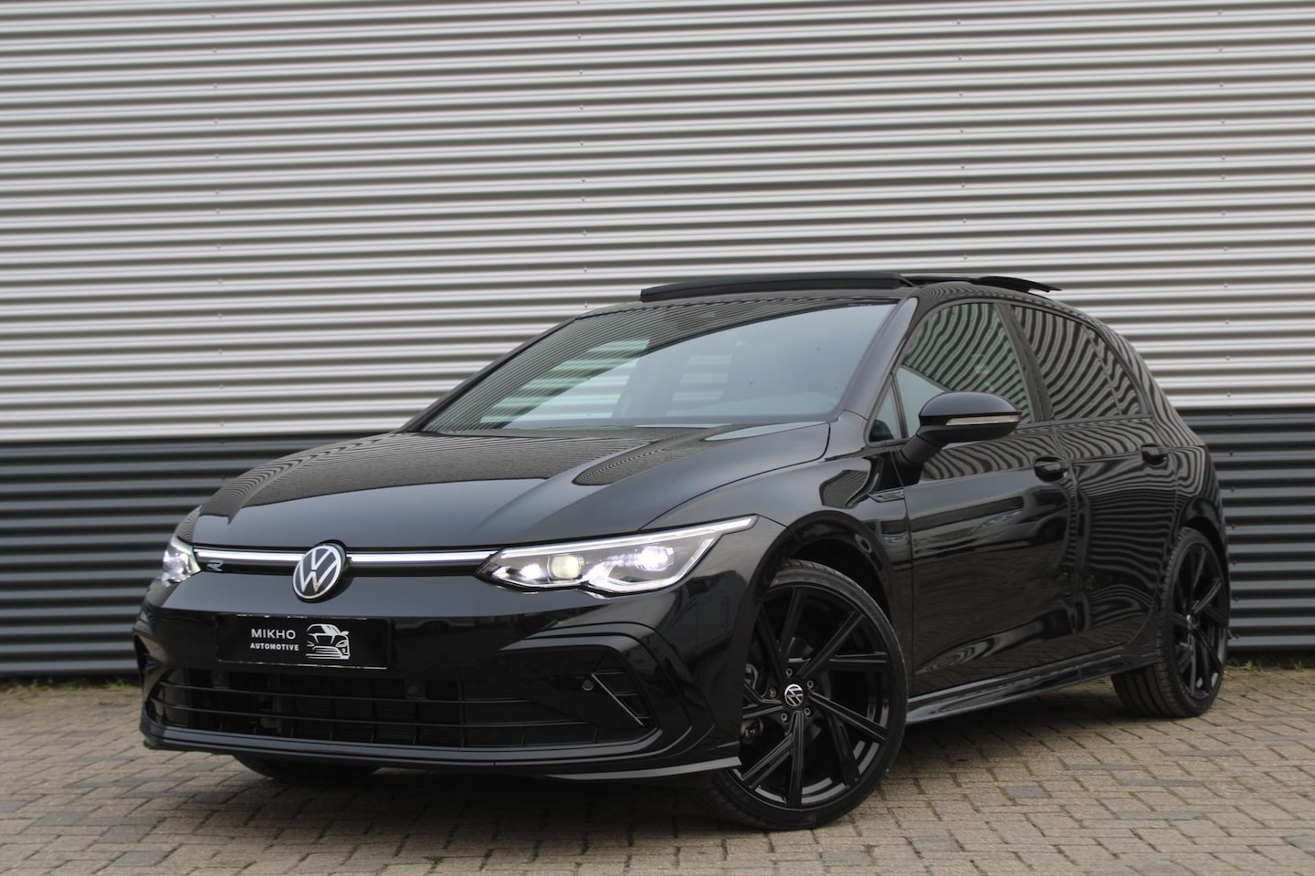 Volkswagen Golf - 1.5 eTSI 3x R-Line | Panoramadak | Harman Kardon | IQ Light | Camera| Stuur verwarming | A - AutoWereld.nl