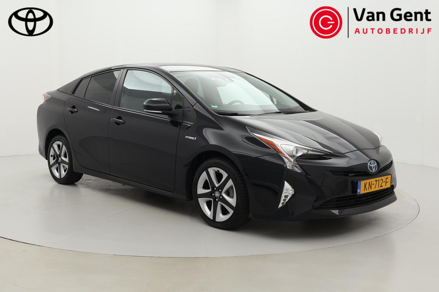 Toyota Prius - 1.8 Hybrid First Edition | Navigatie | Head-up display | Dodehoek detectie | Stoelverwarmi - AutoWereld.nl