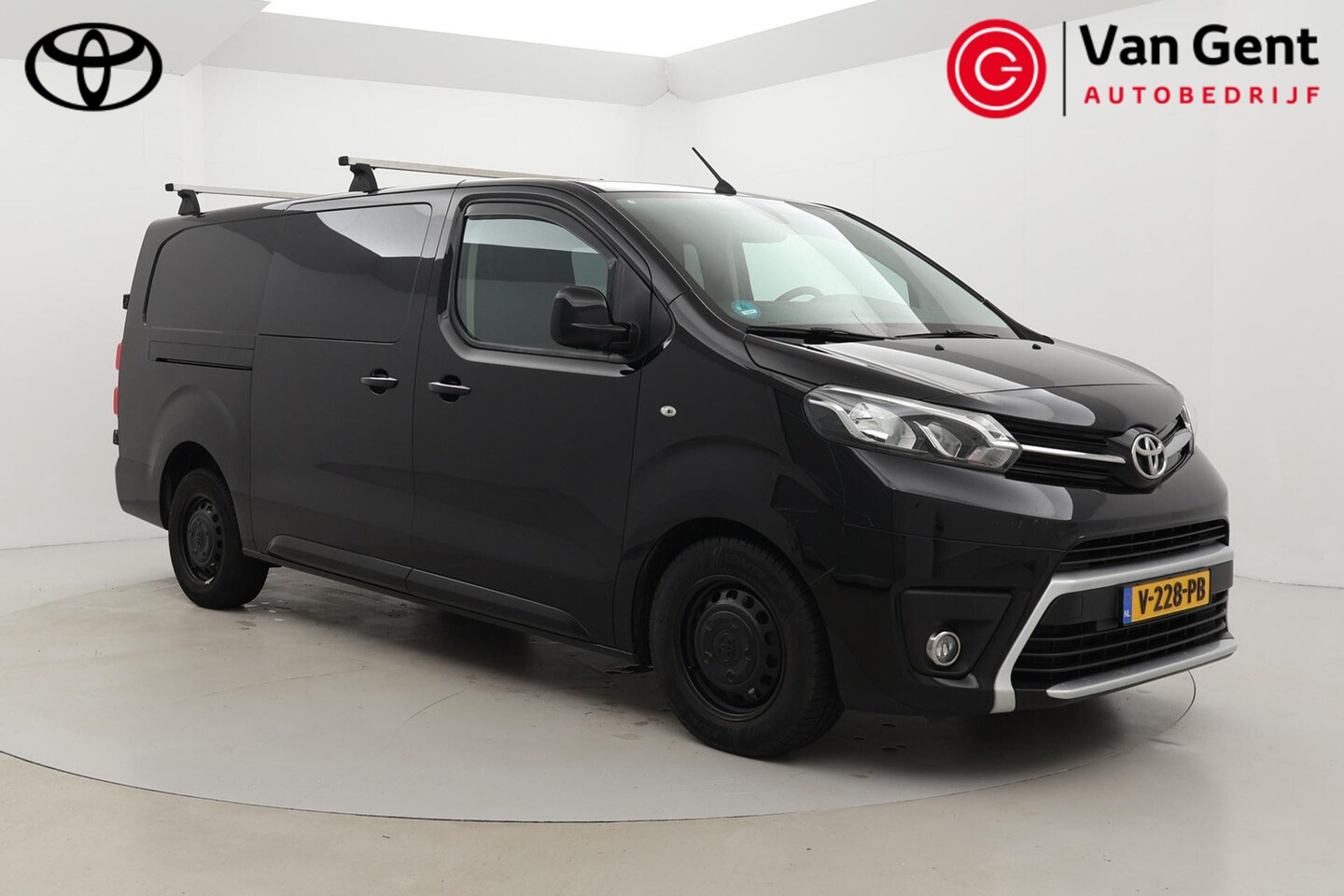 Toyota PROACE Long Worker - 2.0 D-4D Professional DC | Trekhaak | Dubbele schuifdeur | Navigatie | Keyless | Cruise Co - AutoWereld.nl