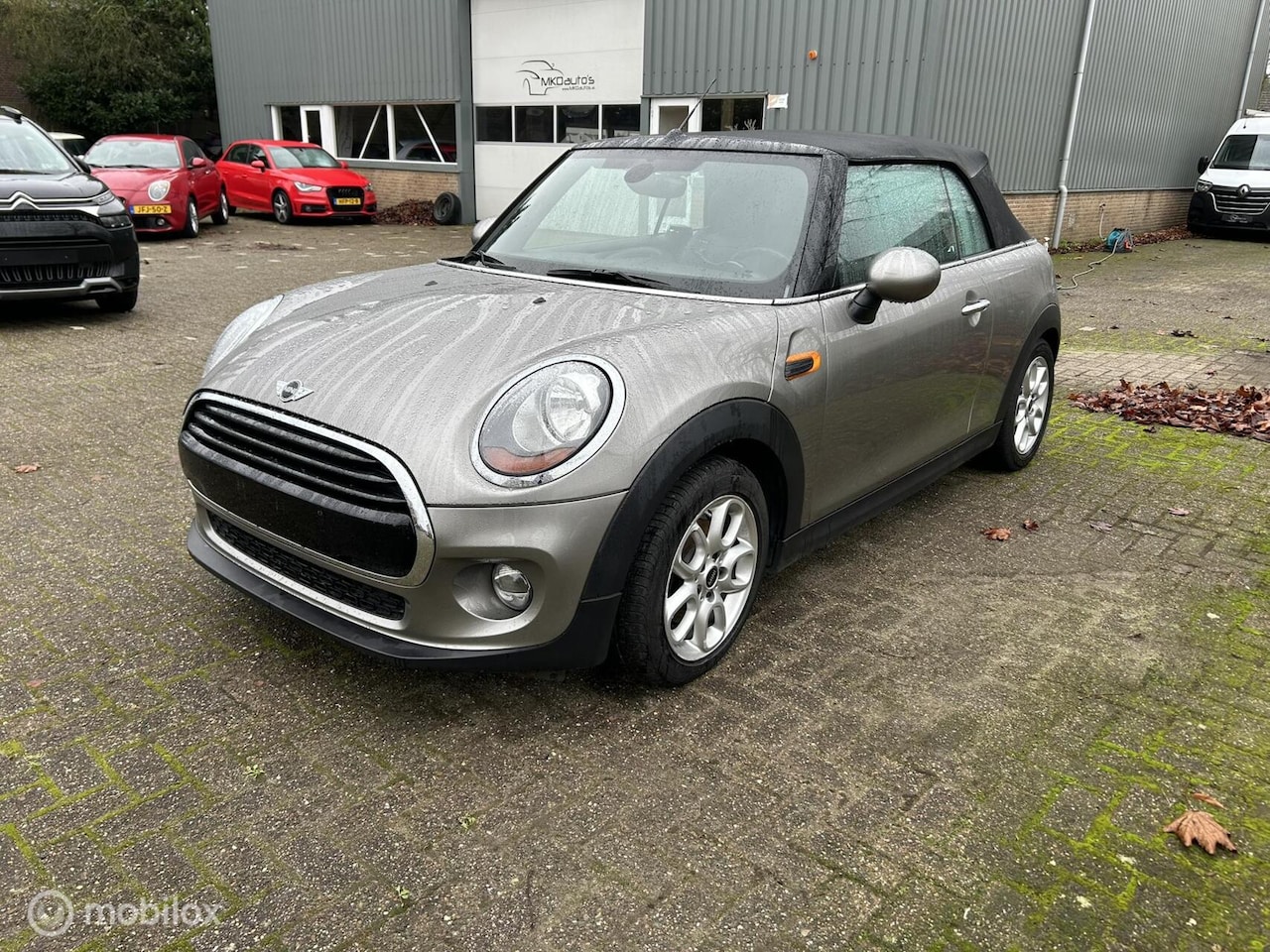 MINI Cabrio - 1.5 Cooper Schade zie foto's 38.975 KM!!! 1e eigenaar ex btw - AutoWereld.nl