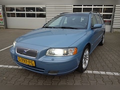 Volvo V70 - 2.5T MOMENTUM, Trekhaak, All Season 17 Inch