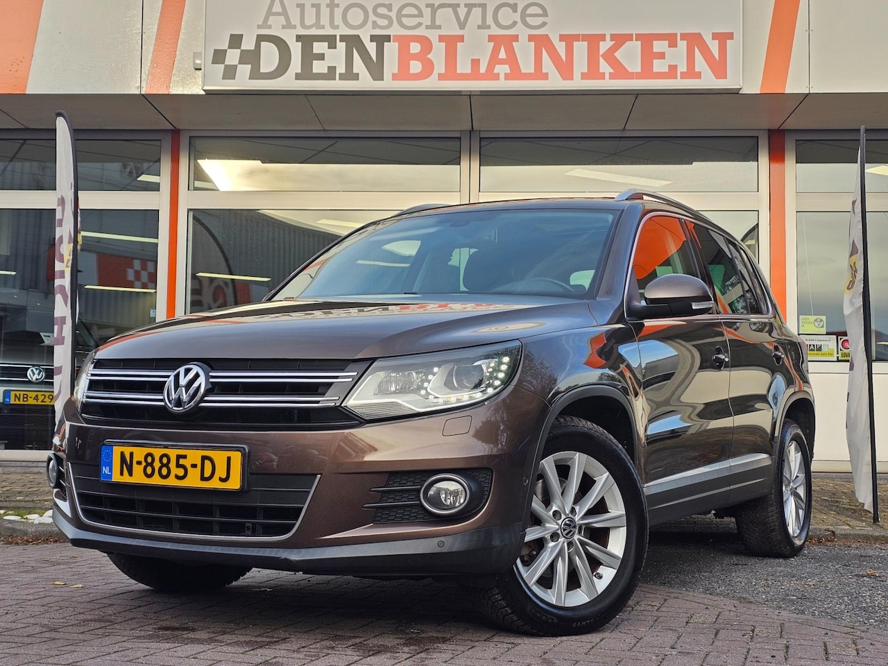 Volkswagen Tiguan - 2.0 TSI Sport&Style 4Motion Automaat BJ.2012 / Panodak / Pdc / Airco ECC / 17"Lmv !! - AutoWereld.nl