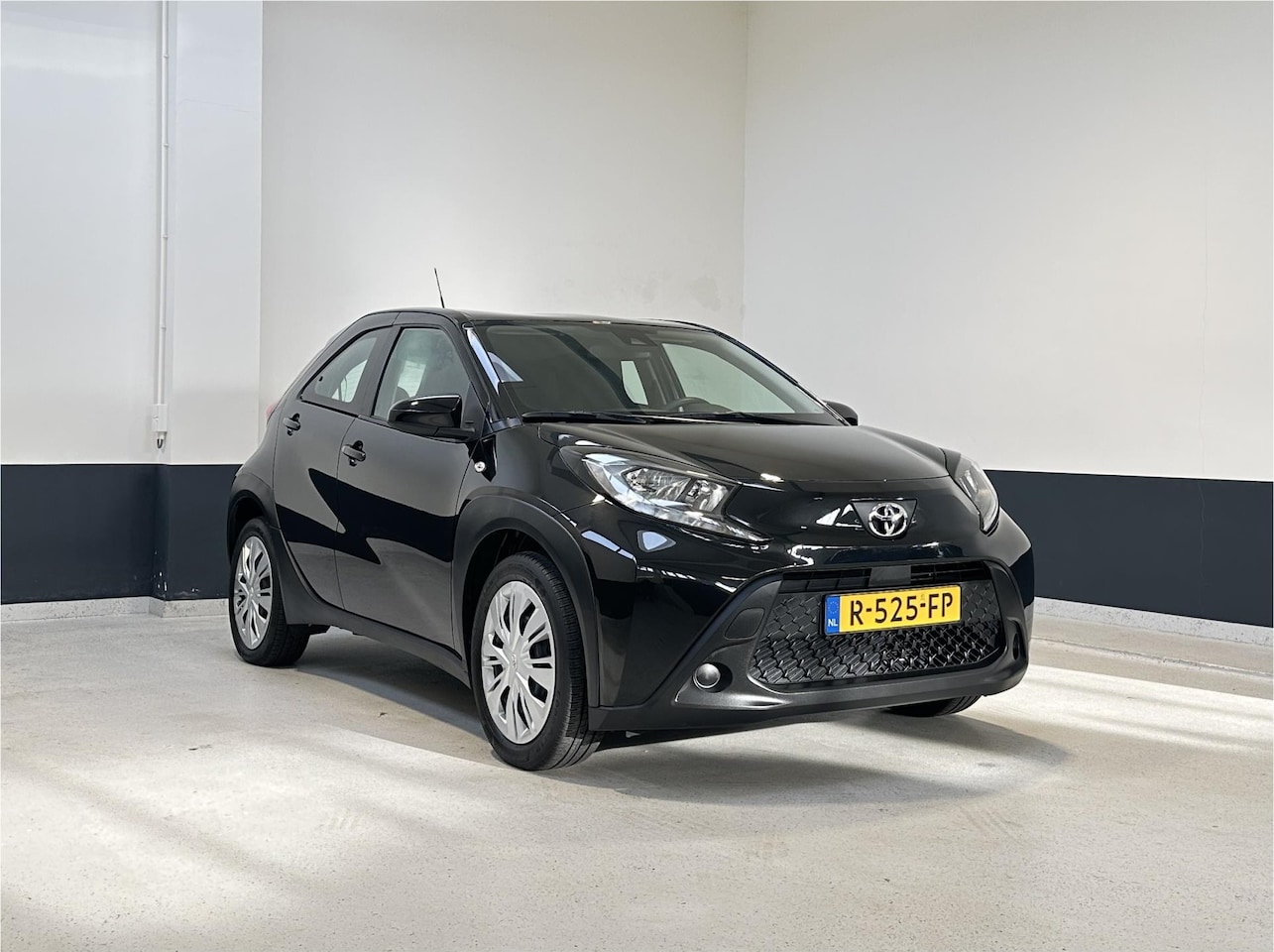Toyota Aygo X - 1.0 VVT-i MT Play |Apple Carplay/ Android auto | Bluetooth | Camera| NL | 1 Eig | - AutoWereld.nl