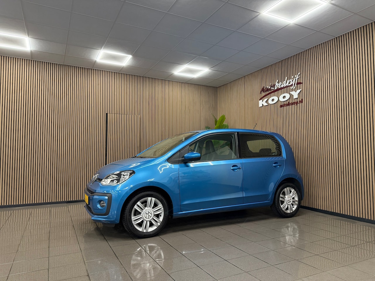 Volkswagen Up! - 1.0 BMT high up! * Airco / Cruise control / Stoelverwarming / LM Velgen / NL Auto * - AutoWereld.nl