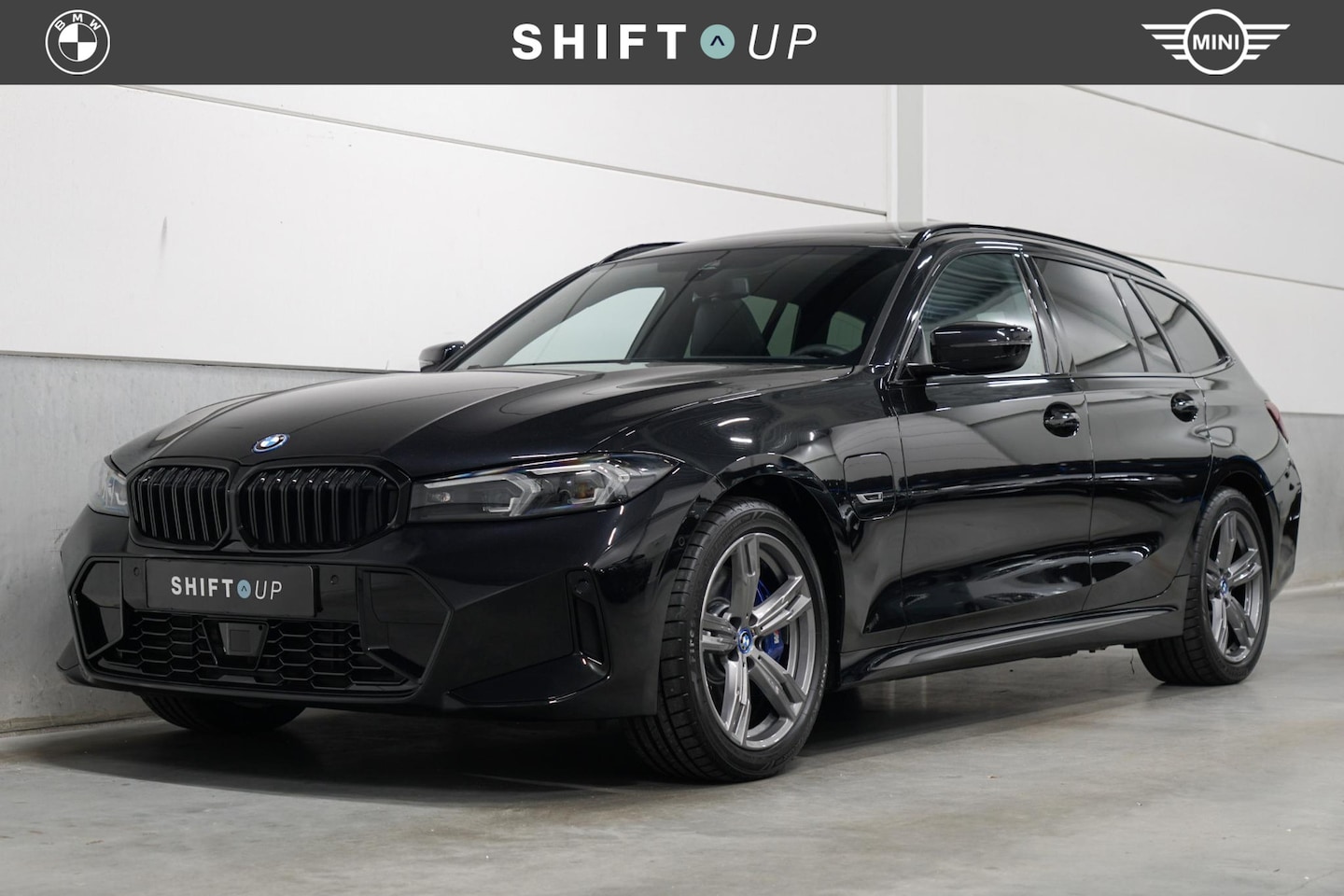BMW 3-serie Touring - 330e M-Sport | M-Stoelen | Panoramadak | Adapt. Cruise Control | Head Up - AutoWereld.nl