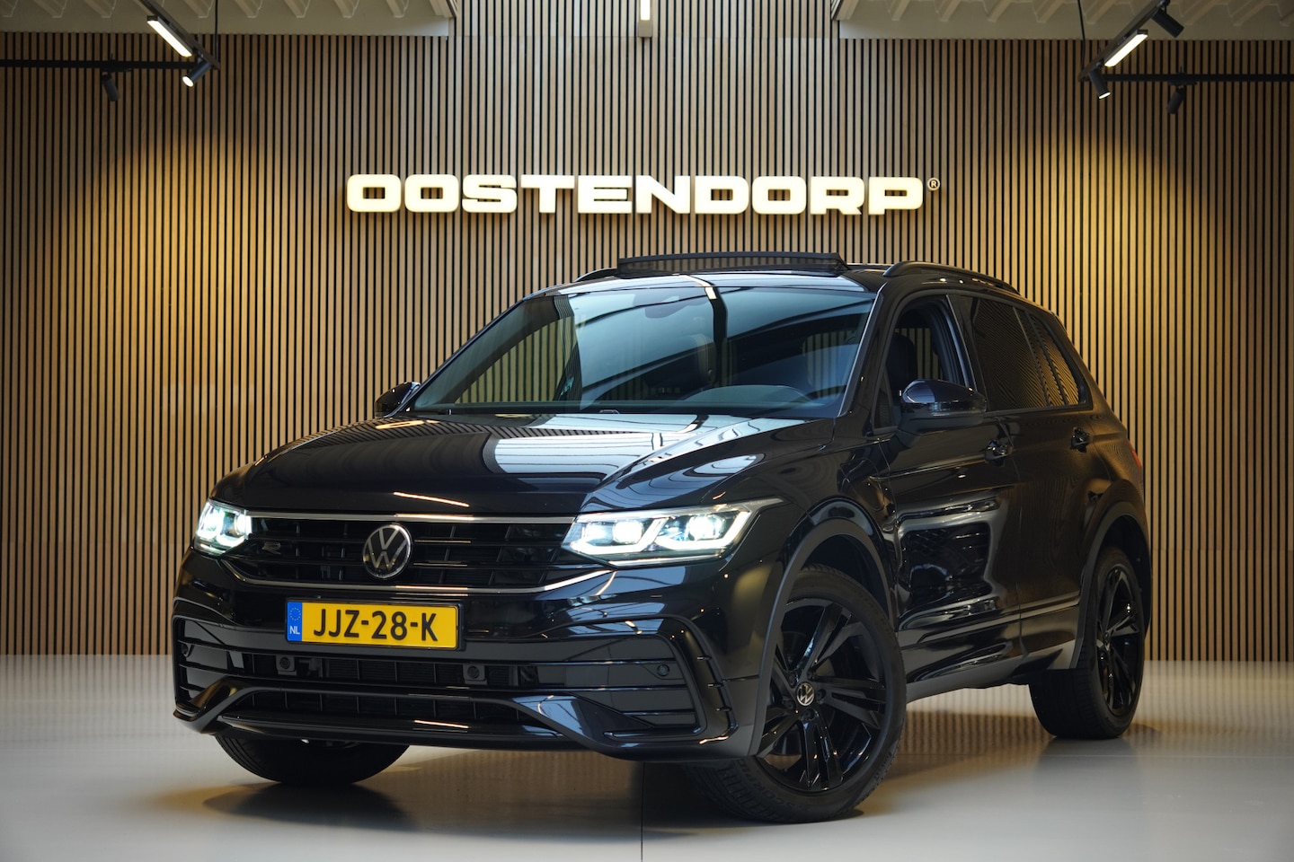 Volkswagen Tiguan - 1.4TSI/245PK eHybrid R-Line Blackstyle|2022|Panoramadak|19"Blackstyle|LED|Trekhaak|Cruise+ - AutoWereld.nl