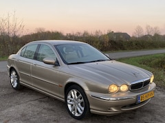 Jaguar X-type - 2.5 V6 AUTOMAAT