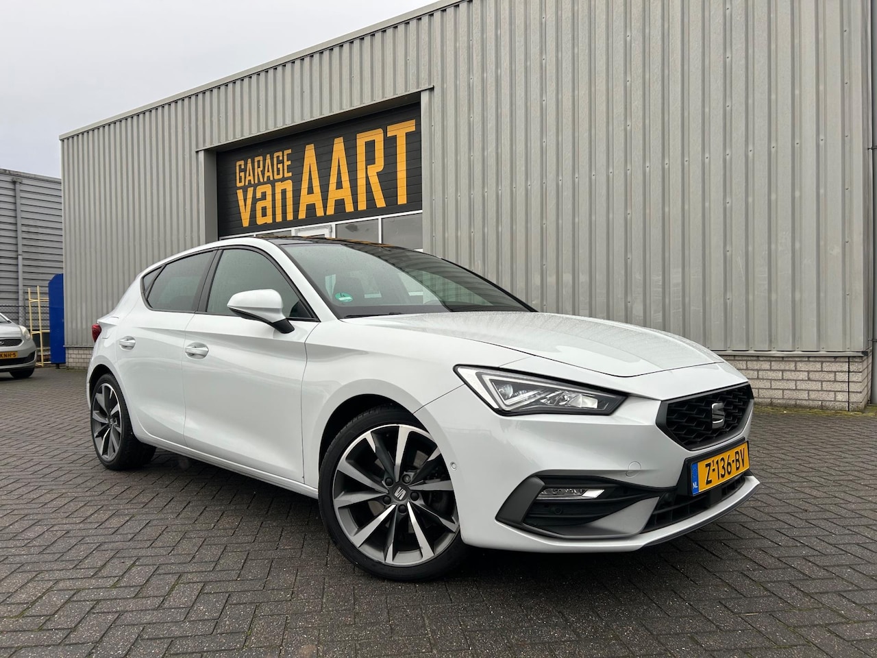SEAT Leon - 1.5 eTSI FR Business Intense | PANO | STUUR VERW | CAMERA | AUTOM | LIVE DISPLAY | - AutoWereld.nl