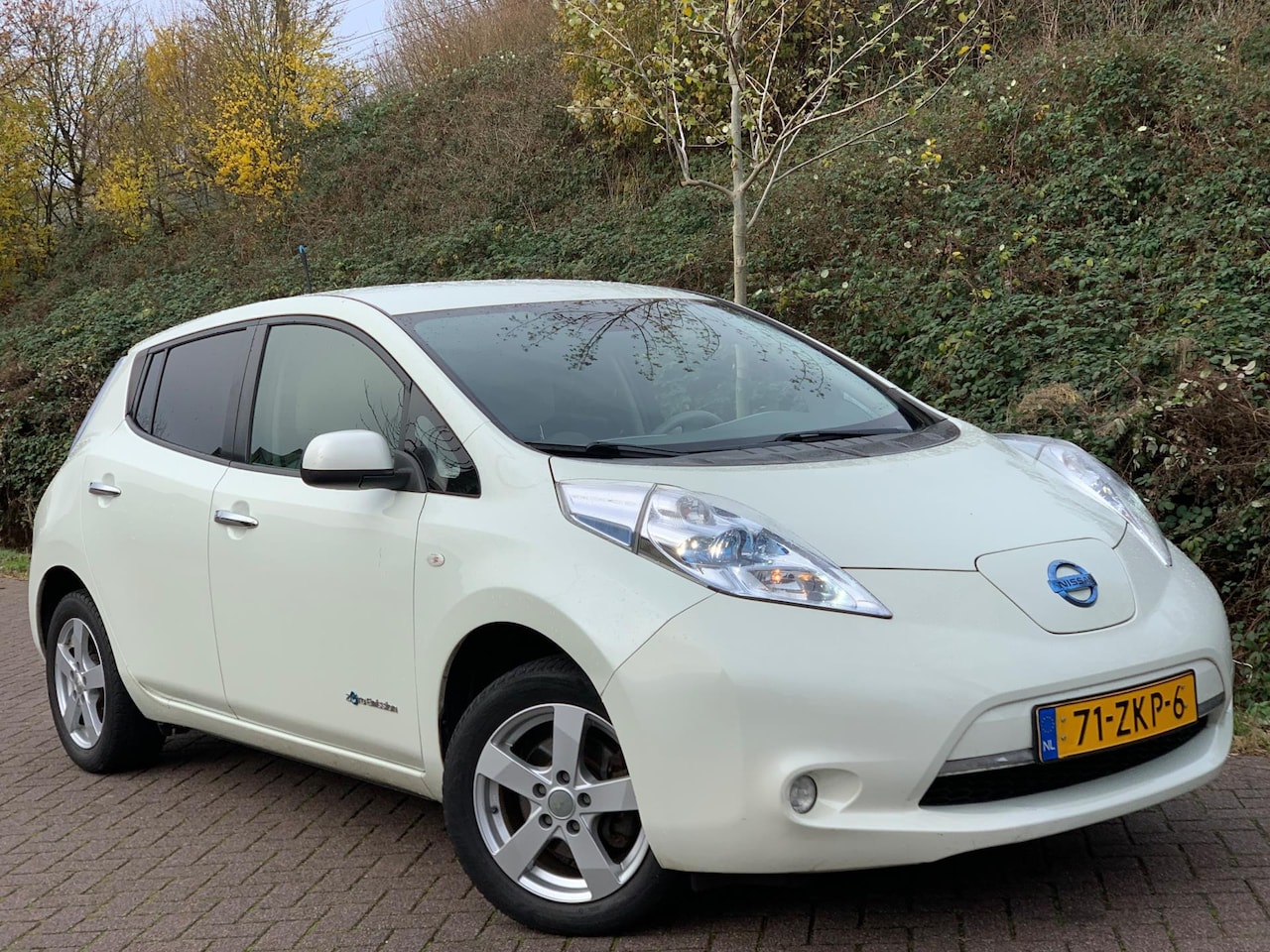 Nissan LEAF - Base 24 kWh | Elektrisch | Camera |Navi| Cruise| TOP! - AutoWereld.nl
