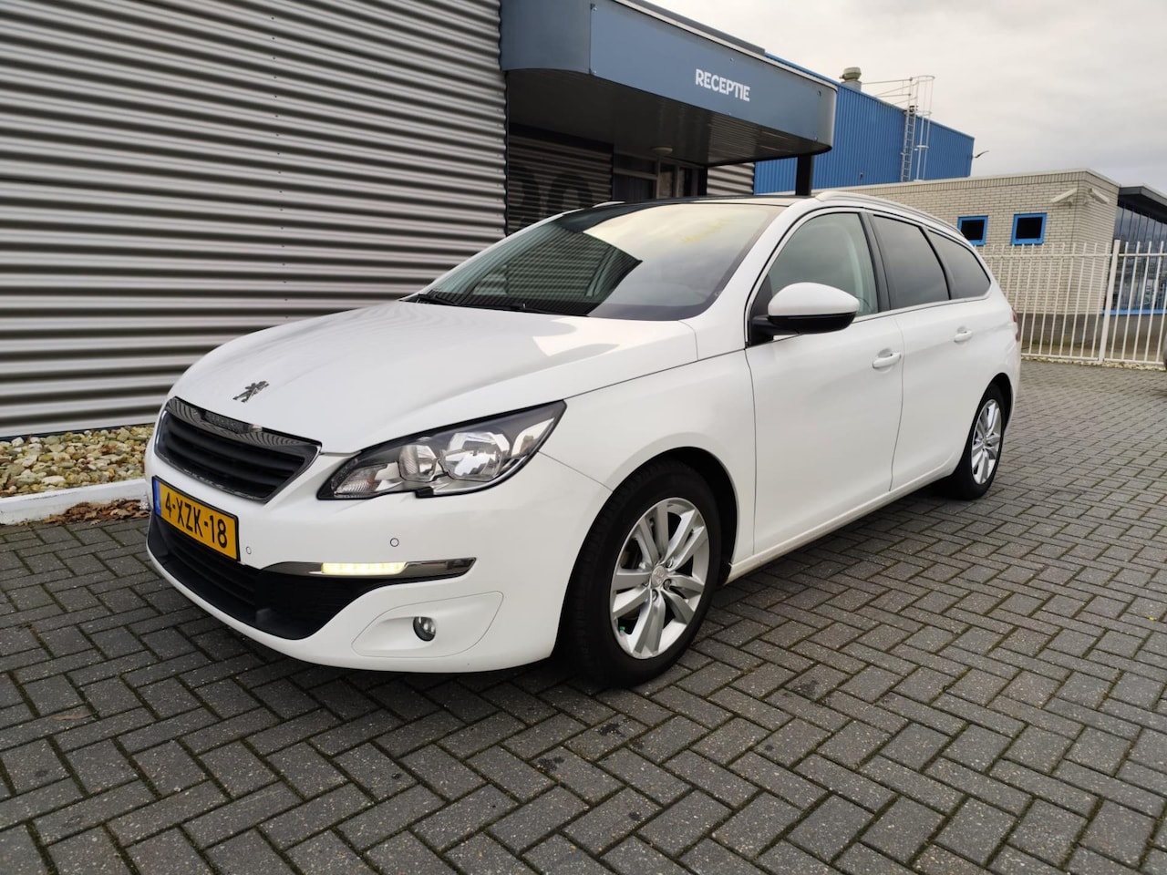 Peugeot 308 SW - 1.6 BlueHDI Blue Lease Executive 1.6 BlueHDI Blue Lease Executive - AutoWereld.nl
