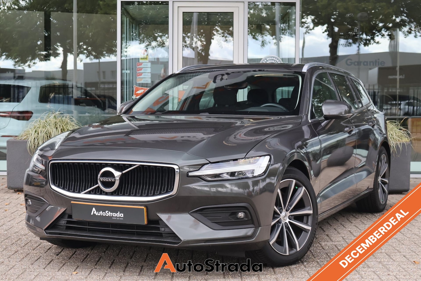 Volvo V60 - B3 Business Pro 163pk Geartronic I Navigatie I Climate I Cruise I Carplay I LED | Keyless - AutoWereld.nl