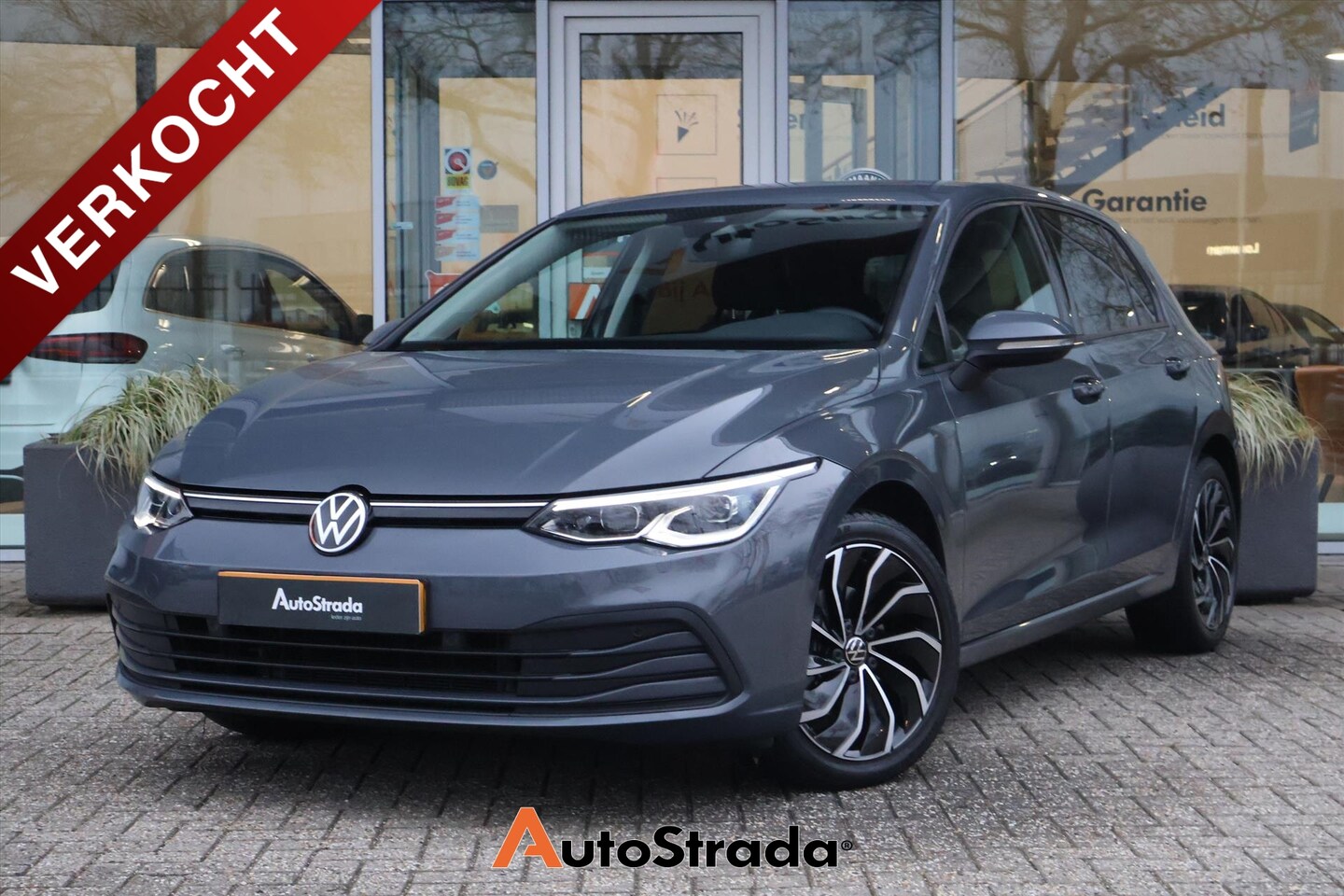 Volkswagen Golf - 1.0 Life Business TSI 110pk | Memory | Sfeer | Dodehoek | Carplay | ACC | IQ-LED | Climate - AutoWereld.nl