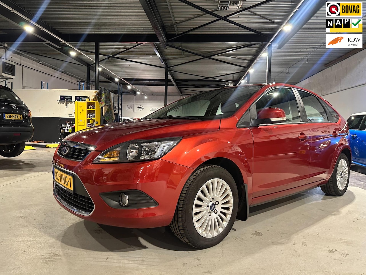 Ford Focus - 1.6 Titanium/Navi/Airco/Pdc achter/Dealer onderhouden/Apk nieuw - AutoWereld.nl