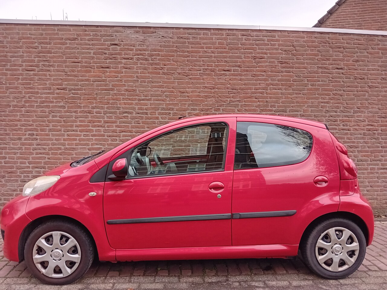 Peugeot 107 - 1.0-12V XS *5DEURS*AIRCO*ELEK PAKKET*NEUWE BEURT*NIEUWE APK* - AutoWereld.nl