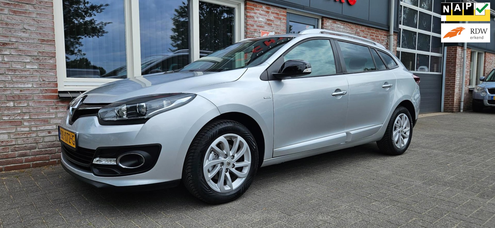 Renault Mégane Estate - 1.2 TCe Limited Trekhaak! Airco/Clima! Cruise Control! Navigatie! Nette Auto! - AutoWereld.nl