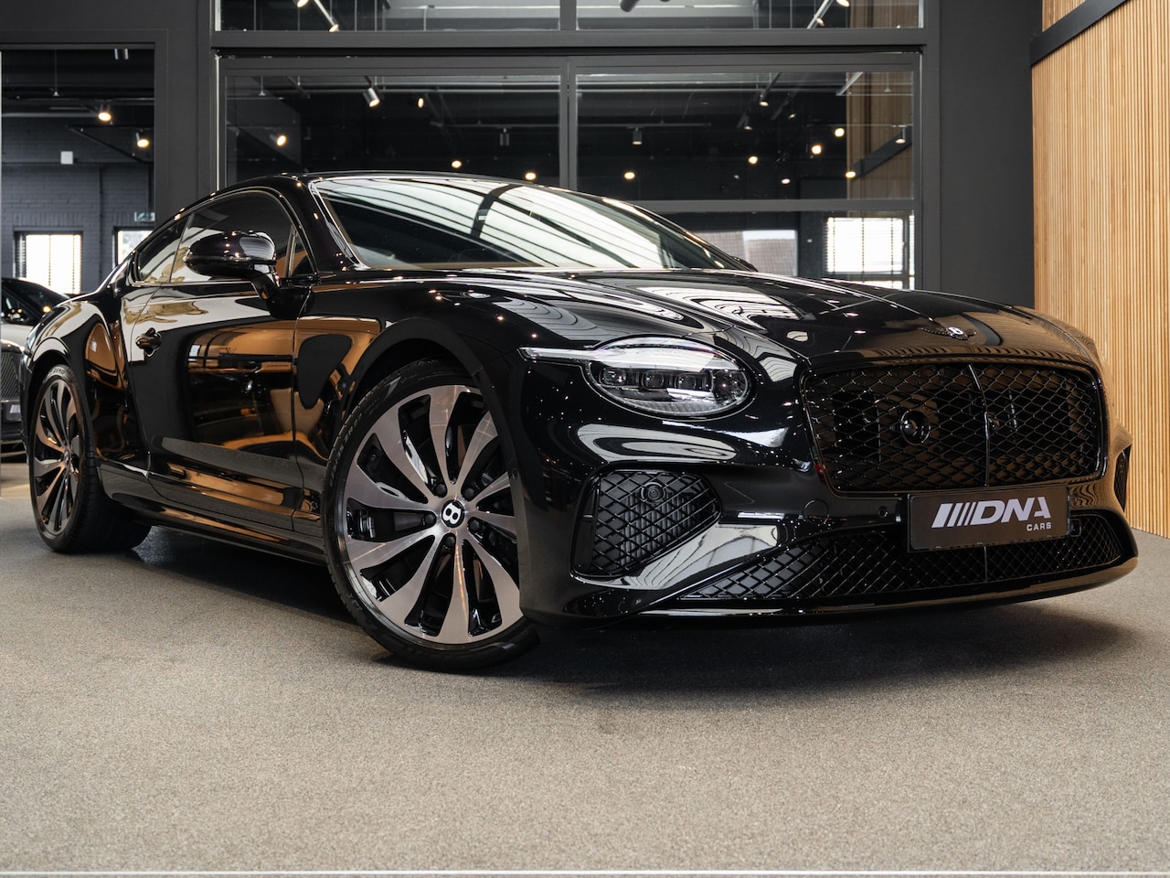 Bentley Continental GT - Pano Stoelventilatie V8 Hybrid Continental GT 4.0 V8 Hybrid - AutoWereld.nl