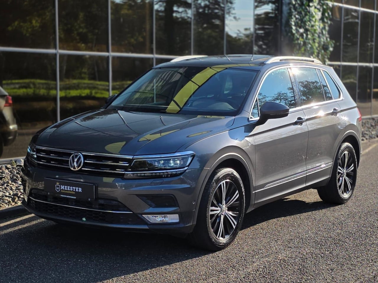Volkswagen Tiguan - 1.4 TSI ACT Highline |PANO|LED|ACC - AutoWereld.nl