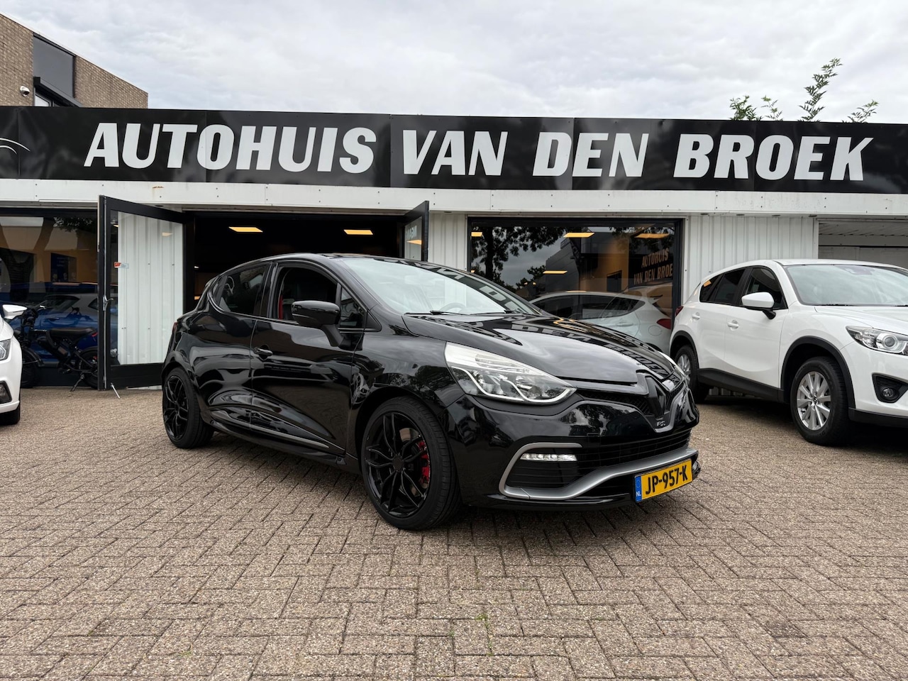 Renault Clio - 1.6 R.S.200Pk Automaat|Led|Navi|Cruise|Leder|Camera|Climate|Lmv|Stoelverw|Elek Pakket|Nw A - AutoWereld.nl