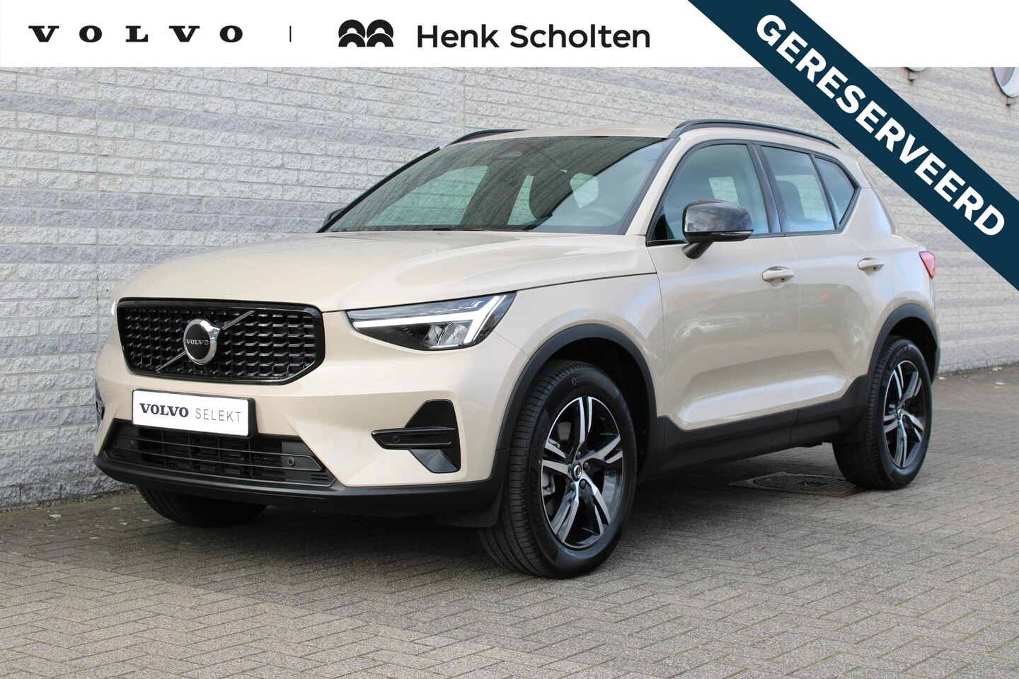 Volvo XC40 - B4 Plus Dark Semi elektrische trekhaak | Verwarmbare voorstoelen | Verwarmbaar stuurwiel | - AutoWereld.nl