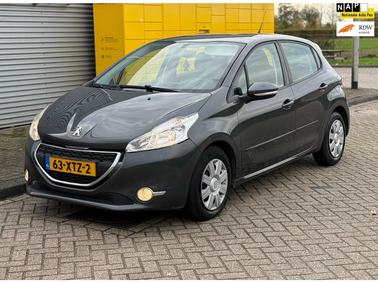 Peugeot 208 - 1.2 VTi 5Drs Airco Parkeersensoren Navi Distributie v.v - AutoWereld.nl