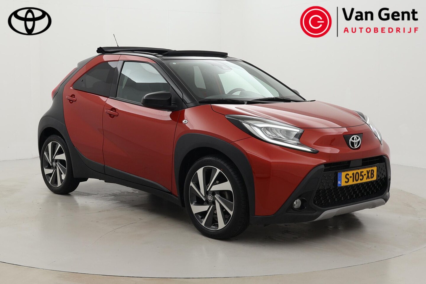 Toyota Aygo X - 1.0 VVT-i MT Envy | Elektrisch vouwdak | Navigatie | Apple Carplay / Android Auto | JBL | - AutoWereld.nl