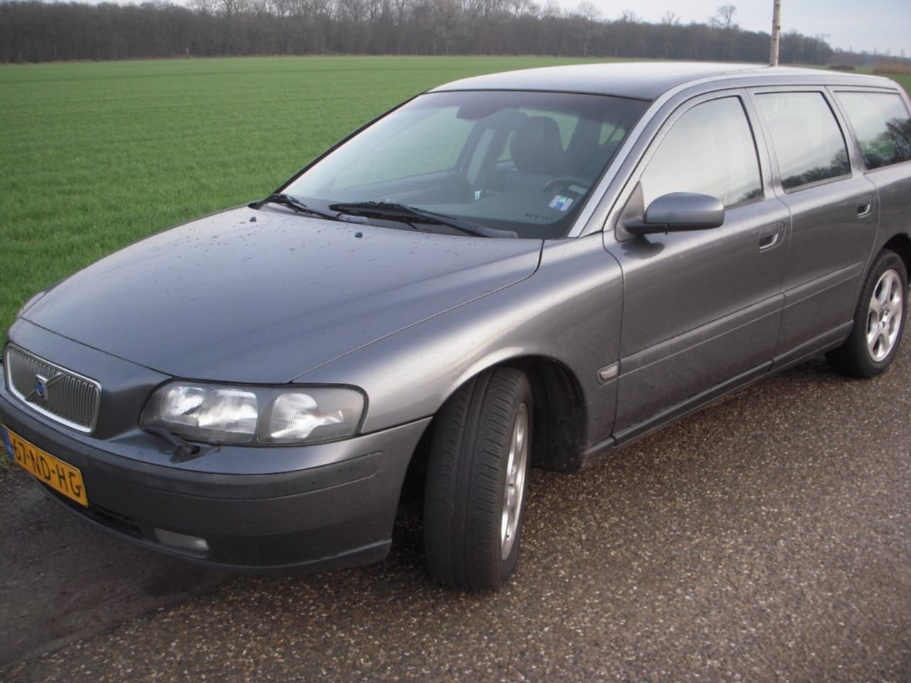 Volvo V70 - 2.4 benz derde bank nog 15 volvo's vanaf 1950 euro - AutoWereld.nl