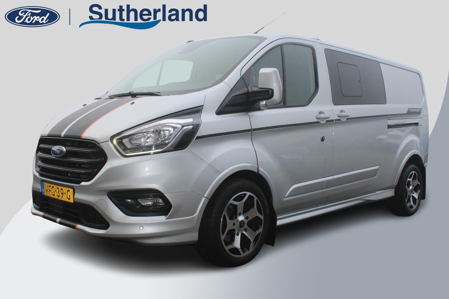 Ford Transit Custom - Dubbele Cabine 320 2.0 TDCI L2H1 Sport | Trekhaak | Camera | Winterpack | 18 INCH Lichtmet - AutoWereld.nl