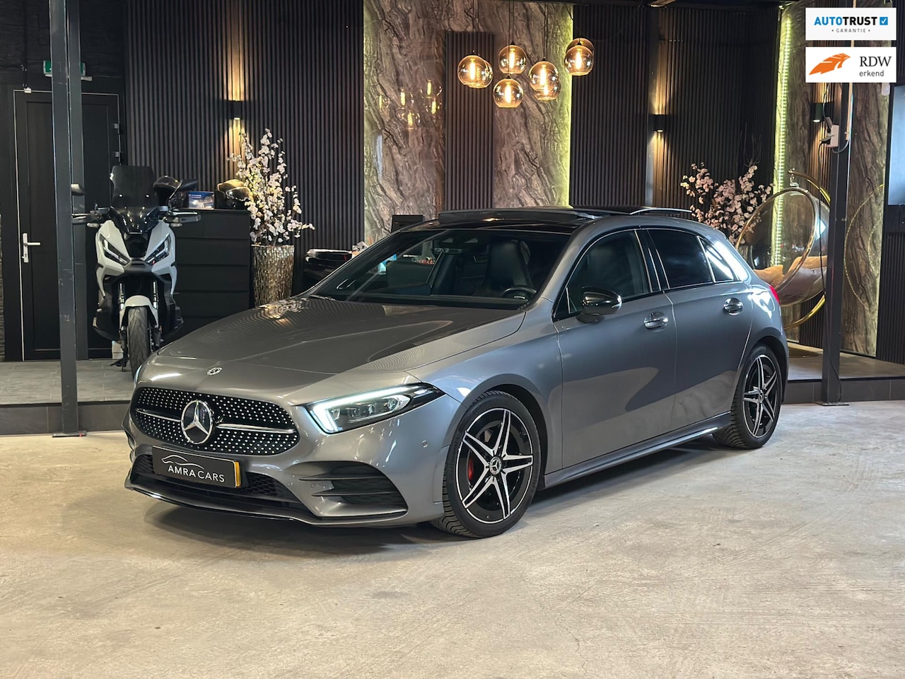 Mercedes-Benz A-klasse - 200|AMG|PANO|SFEER|MEMORY|BOMVOL! - AutoWereld.nl