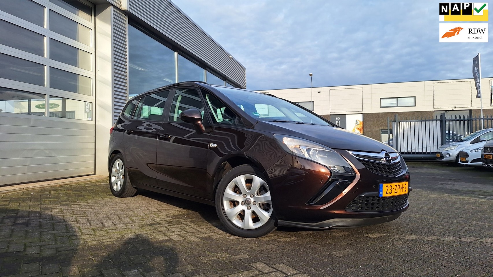 Opel Zafira Tourer - 1.4 Design Edition 1.4 Design Edition, 5 Deurs, Trekhaak, Navi, LM Velgen - AutoWereld.nl