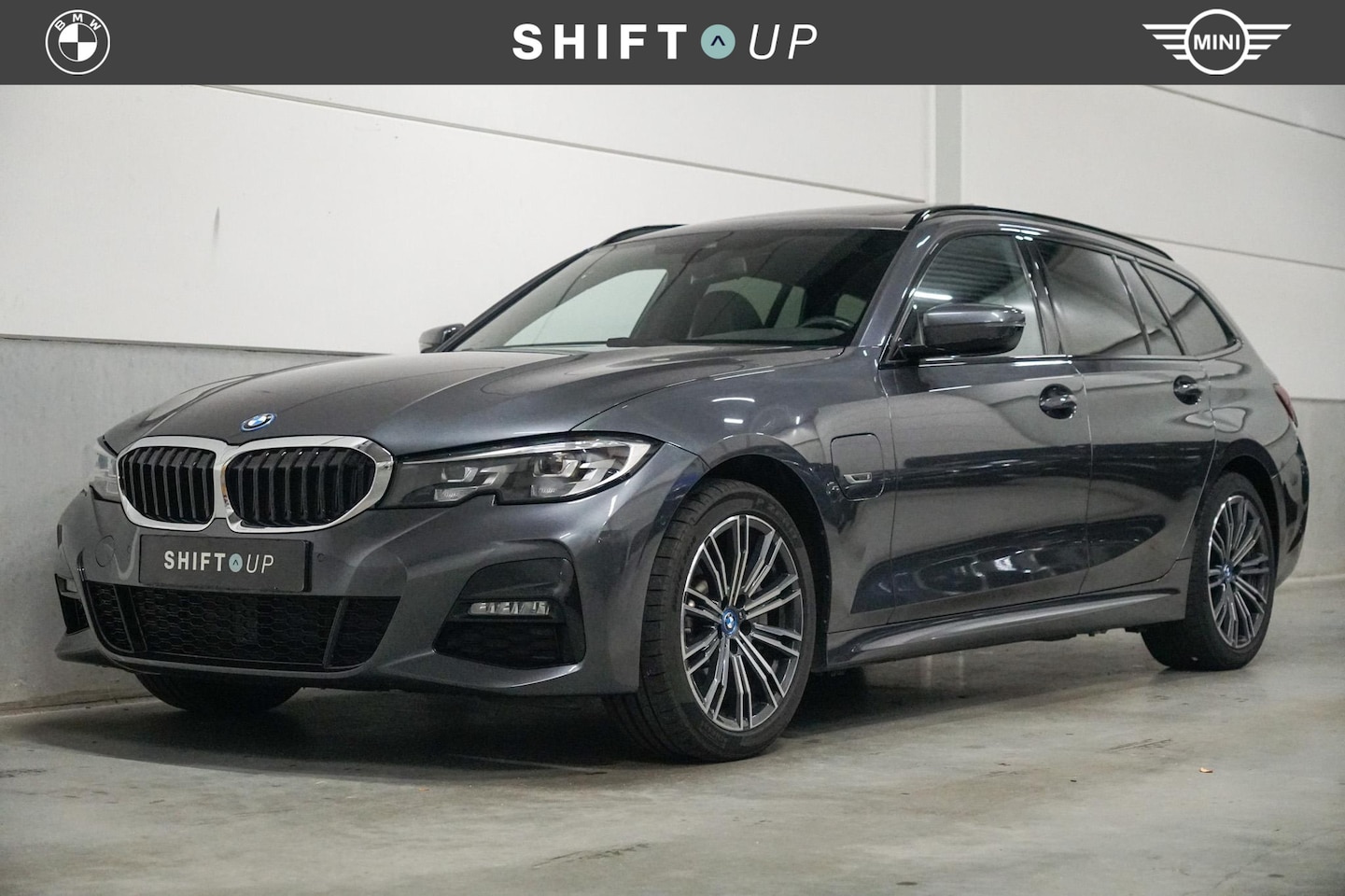 BMW 3-serie Touring - 330e M-Sport | Panoramadak | Hifi | DAB - AutoWereld.nl