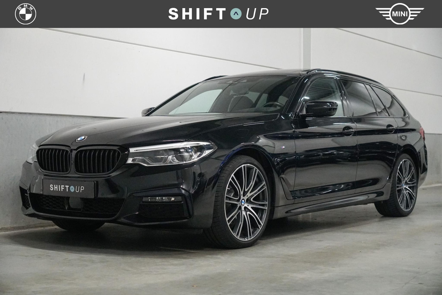 BMW 5-serie Touring - 520i M-Sport | Panoramadak | Stoelventilatie | 21" - AutoWereld.nl