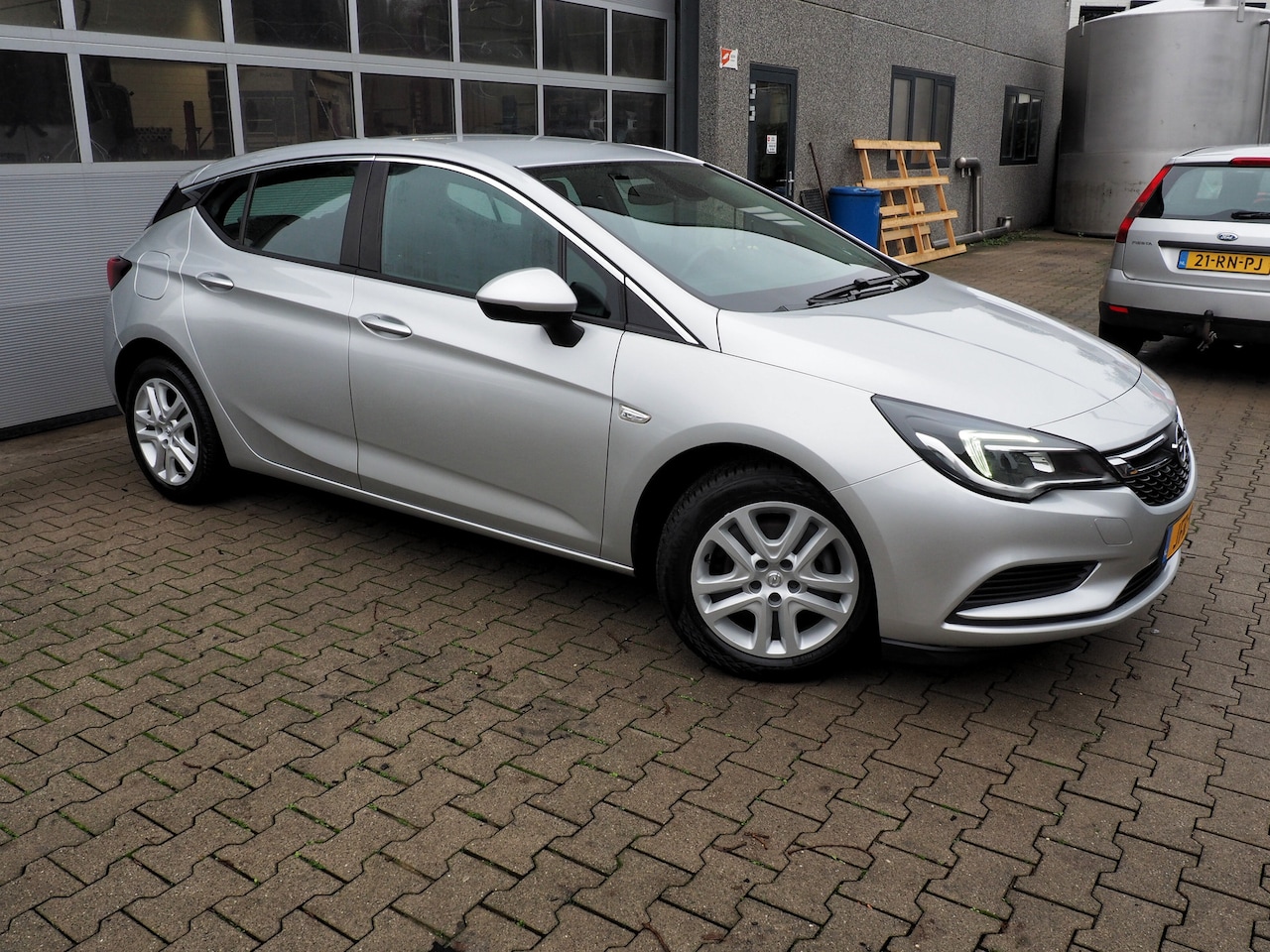 Opel Astra - 1.6 CDTI 110pk 120 Jaar Edition AIRCO CRUISE NAVI