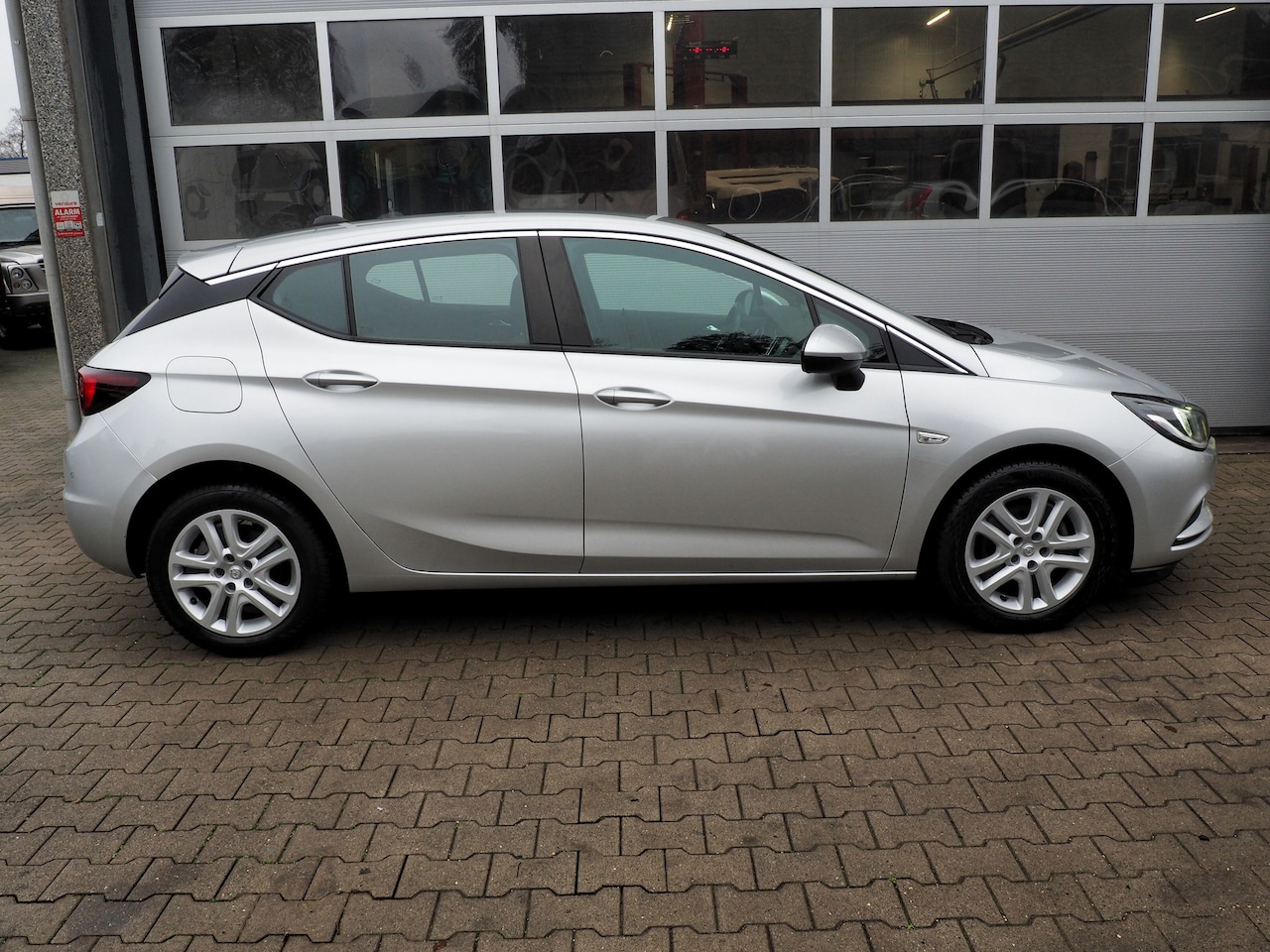 Opel Astra - 1.6 CDTI 110pk 120 Jaar Edition AIRCO CRUISE NAVI