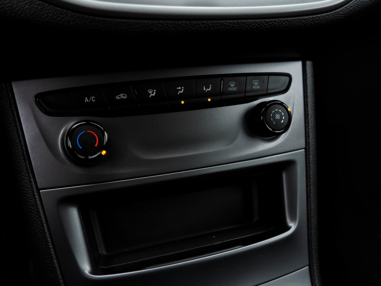 Opel Astra - 1.6 CDTI 110pk 120 Jaar Edition AIRCO CRUISE NAVI