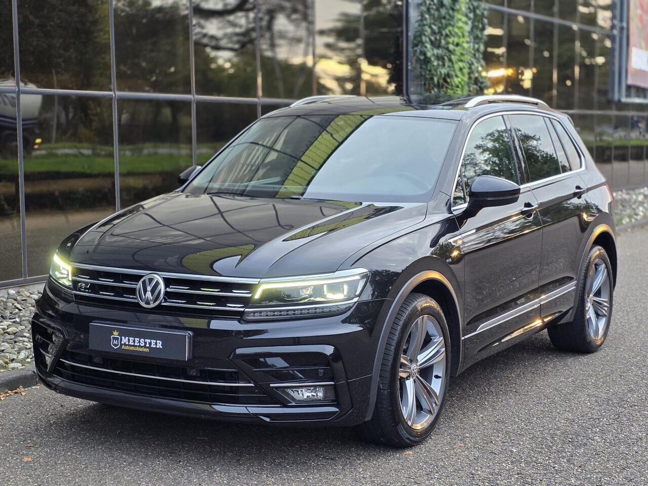 Volkswagen Tiguan - 1.5 TSI ACT R-LINE|PANO|VIRT-COCKP.|ACC - AutoWereld.nl