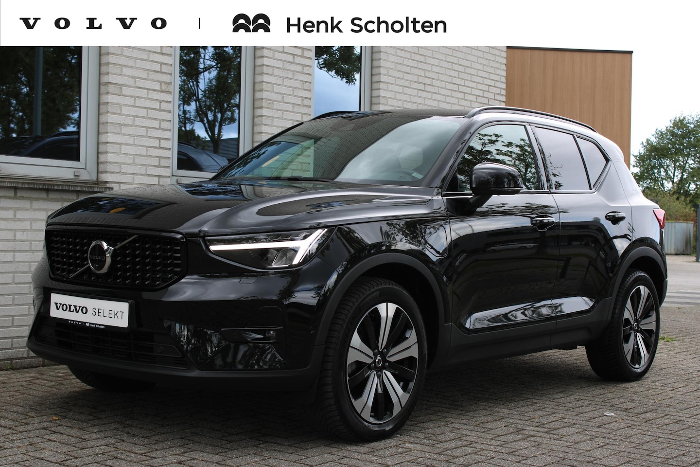 Volvo XC40 - T4 Automaat Recharge R-Design | All Season banden | Panoramadak | Adaptieve Cruise Control - AutoWereld.nl