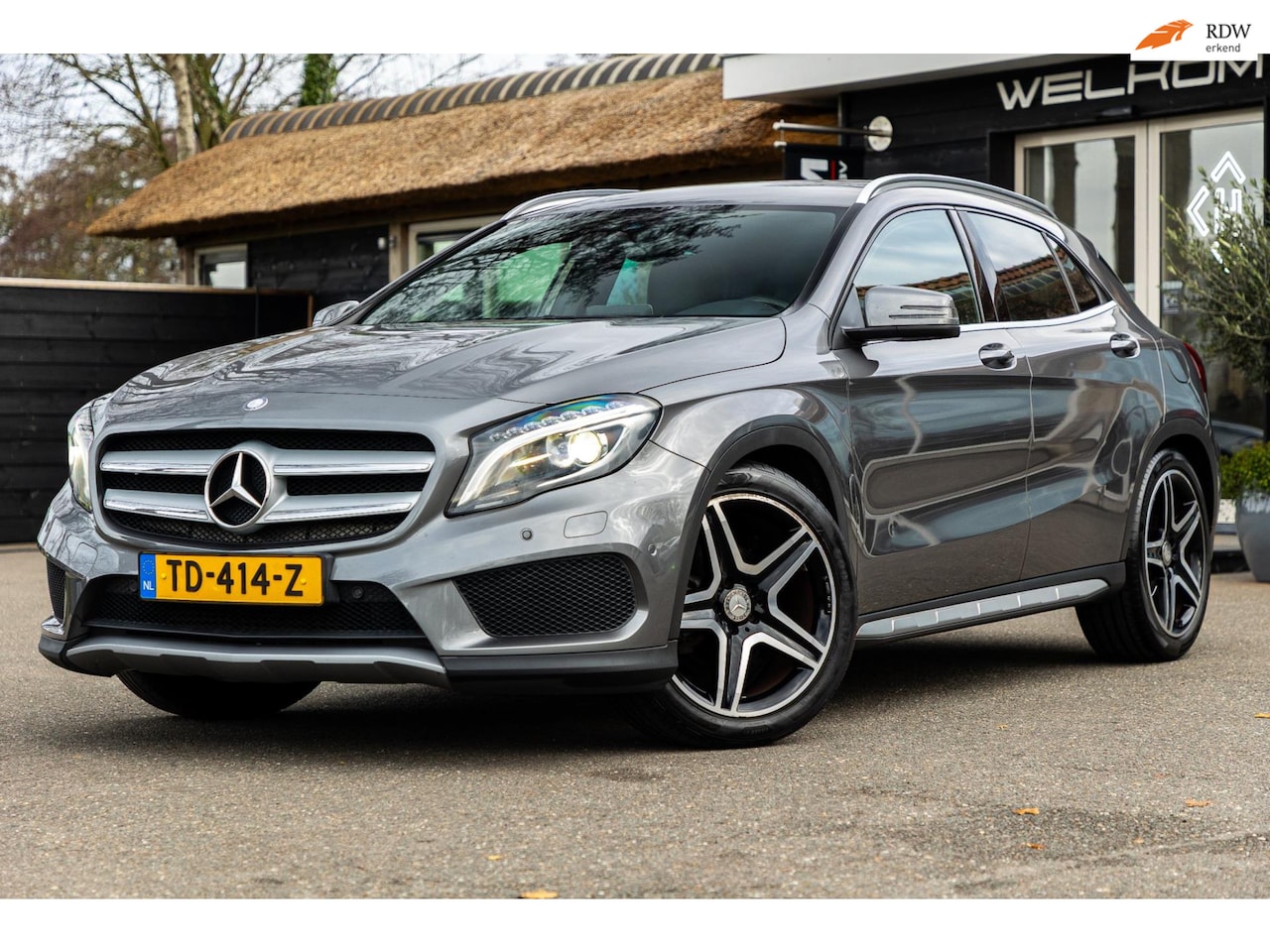 Mercedes-Benz GLA-Klasse - 180 AMG Night Edition Plus I Dealer auto I 100% onderhouden I - AutoWereld.nl