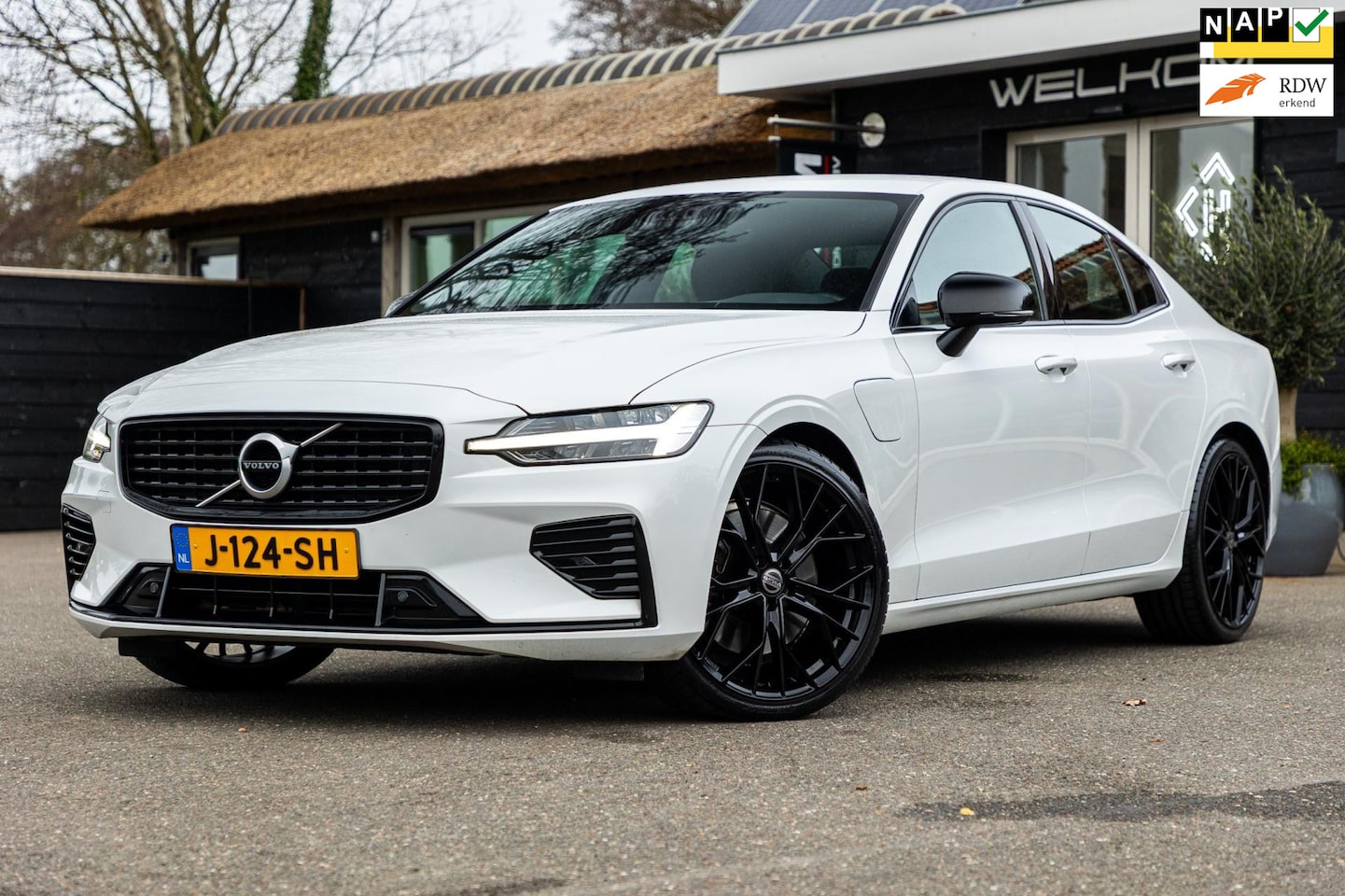 Volvo S60 - 2.0 Recharge T8 AWD R-Design I 1ste eigenaar I Nieuwe wielen I dealer onderhouden I - AutoWereld.nl