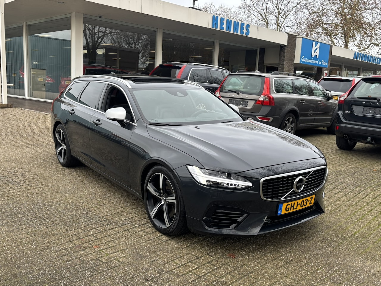 Volvo V90 - T8 AWD R-Design B&W HeadUp 360 DAB Family - AutoWereld.nl