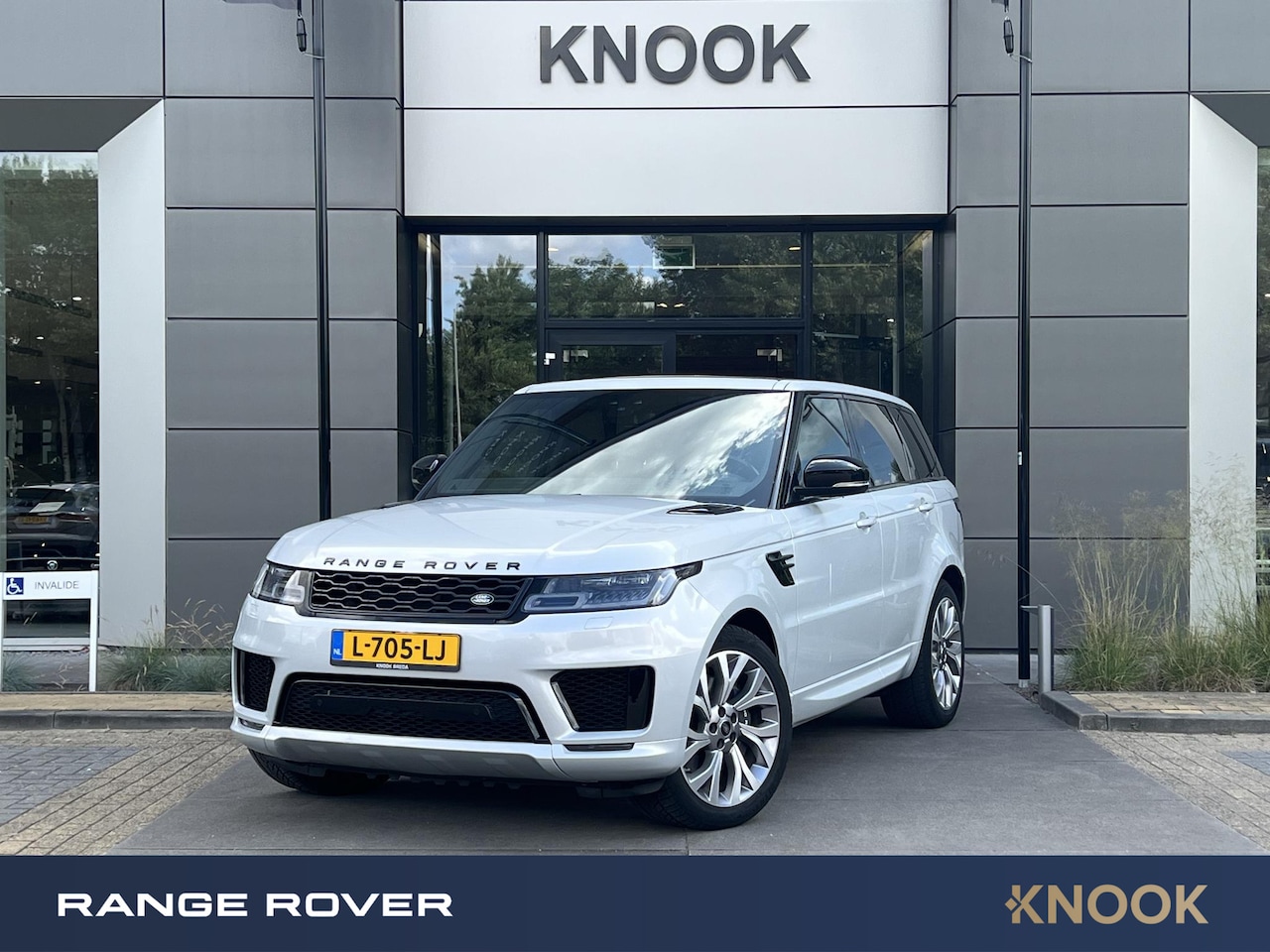 Land Rover Range Rover Sport - D300 HSE Dynamic | SVO Paint | 22" | Panorama - AutoWereld.nl