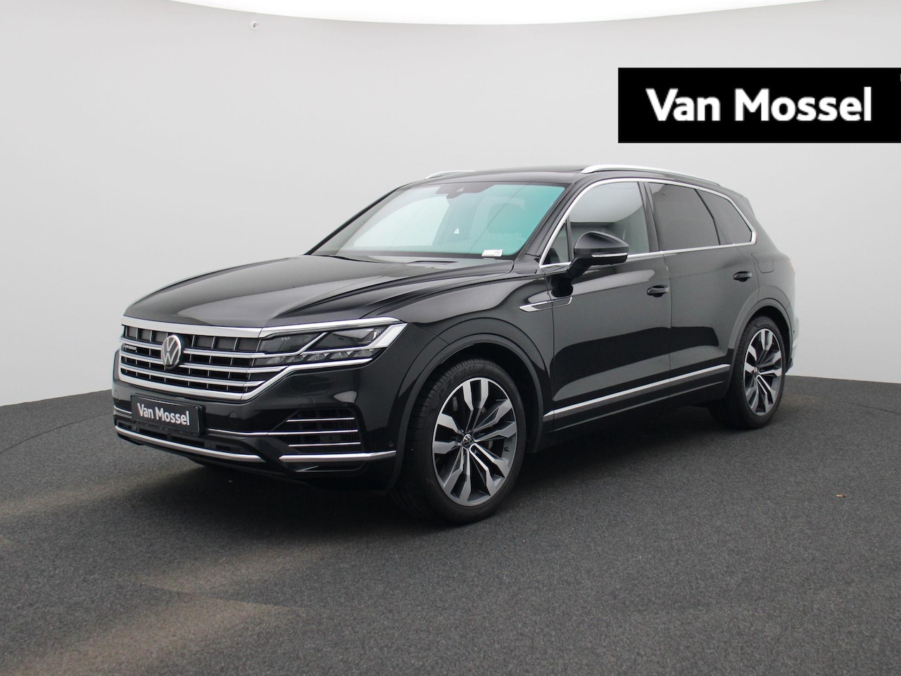 Volkswagen Touareg - Atmosphere 3.0 TSi eHybrid 4MOTION 381 PK | R-line | Automaat | Navigatie | Panoramadak | - AutoWereld.nl