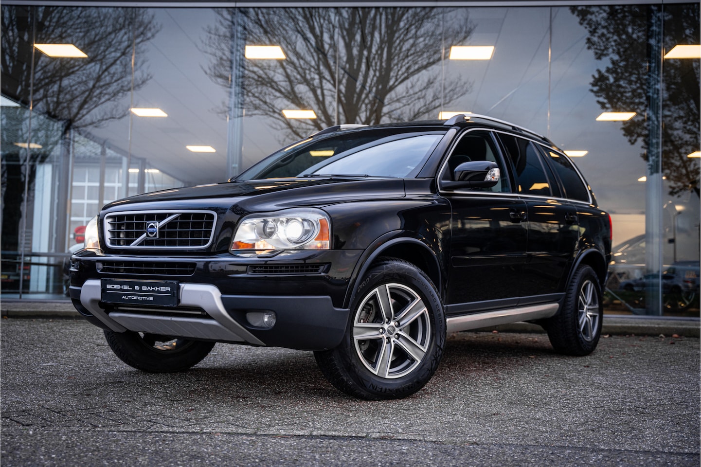 Volvo XC90 - 3.2 Sport ** Navigatie ** Schuifdak ** Trekhaak ** Youngtimer!! 1e eigenaar ** Volledig Vo - AutoWereld.nl