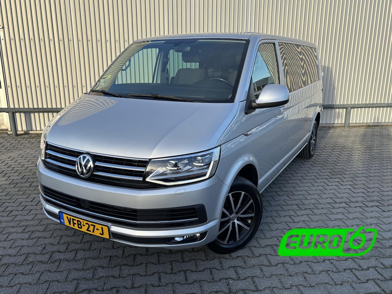 Volkswagen Transporter - 2.0 TDI L2H1 DC*AUTOM.*A/C*ACC*NAVI*HAAK*CARPLAY* - AutoWereld.nl