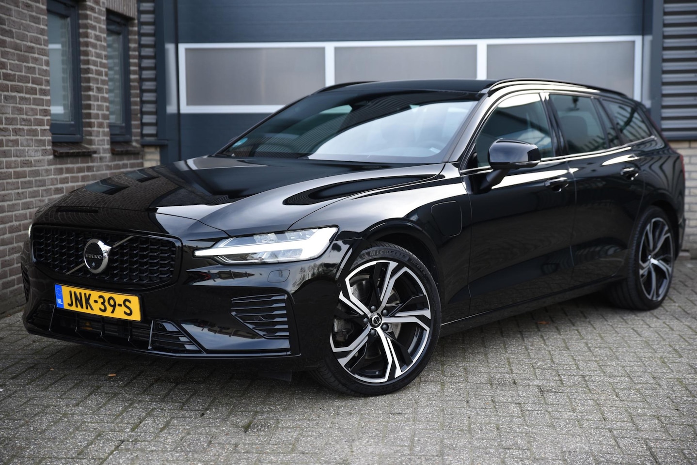 Volvo V60 - 2.0 T8 Plug-in hybrid AWD Plus Bright - AutoWereld.nl