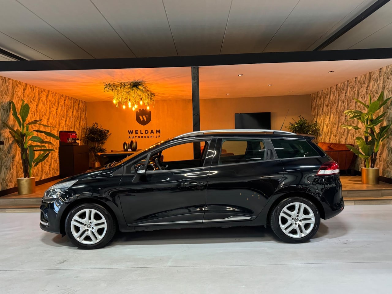 Renault Clio Estate - 0.9 TCe Limited Garantie Parkeersensoren StoelVW Bluetooth Cruise Navi Rijklaar - AutoWereld.nl