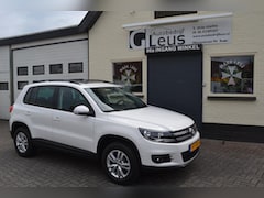 Volkswagen Tiguan - 1.4 TSI Comfort&Design/Pano/Groot Navi/Trekhaak