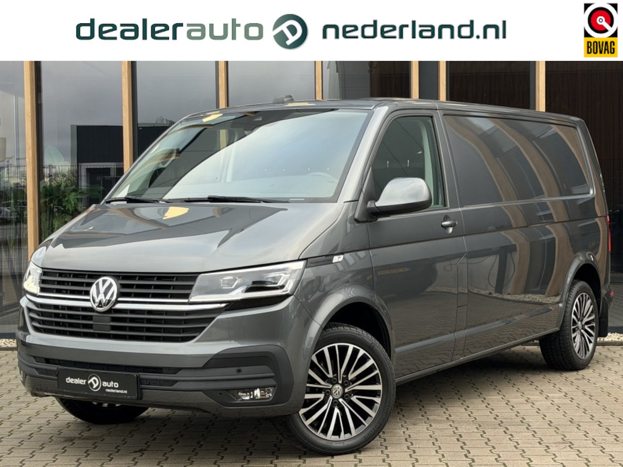 Volkswagen Transporter - 2.0 TDI L2H1 150pk Bulli | 3zits | Digitaal Display | Dodehoek | - AutoWereld.nl